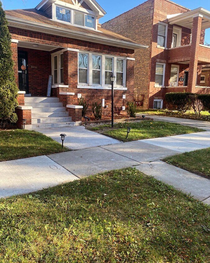 Foto principal - 8027 S Kimbark Ave