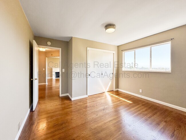 Foto del edificio - 7019 Outlook Ave