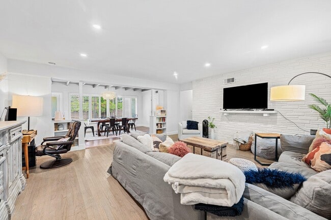 Foto del edificio - 162 Vassar Dr