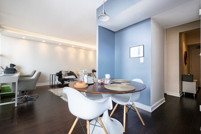 Foto del edificio - 3200 N Lake Shore Dr