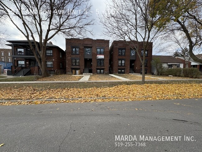 Building Photo - STYLISH 2-BEDROOM/1-BATH APARTMENT IN A RE...