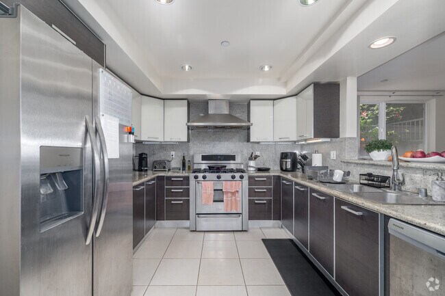 3 habitaciones, 2.5 baños - 1,667 pies cuadrados - Cocina - 1409 S Westgate Ave