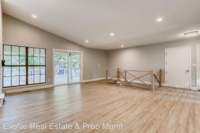 Building Photo - 4 br, 3 bath House - 963 Mountain View Dr