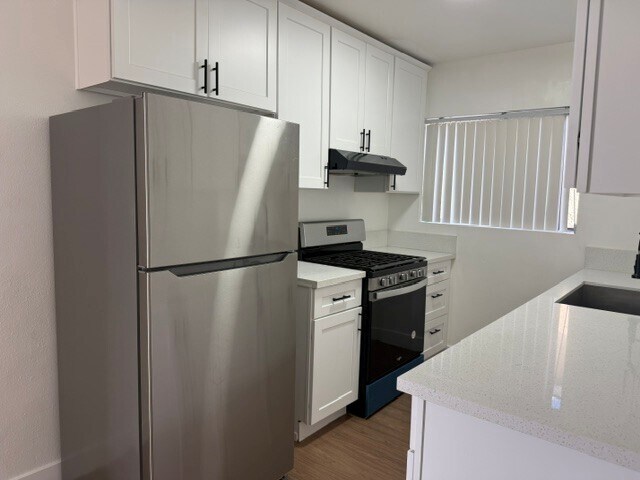 Foto del edificio - 211 1/2 W 88th Pl