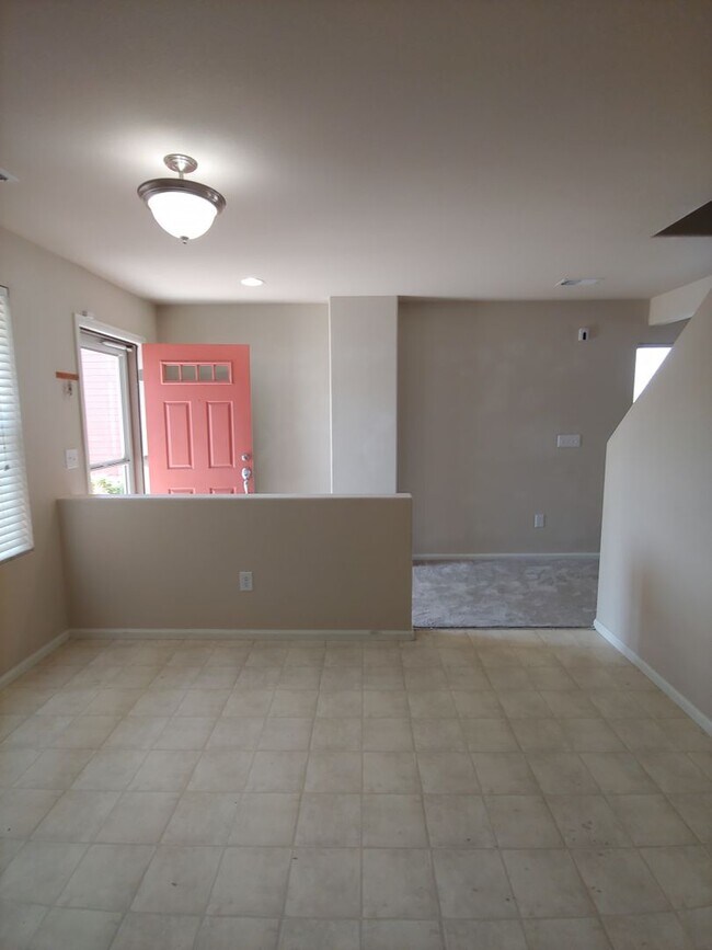 Foto del edificio - 392 Montgomery Dr