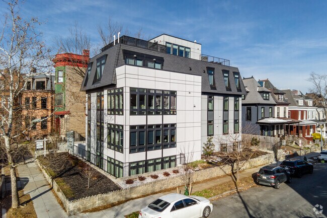 Building Photo - The Alba