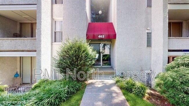 Foto del edificio - 462 River Rd