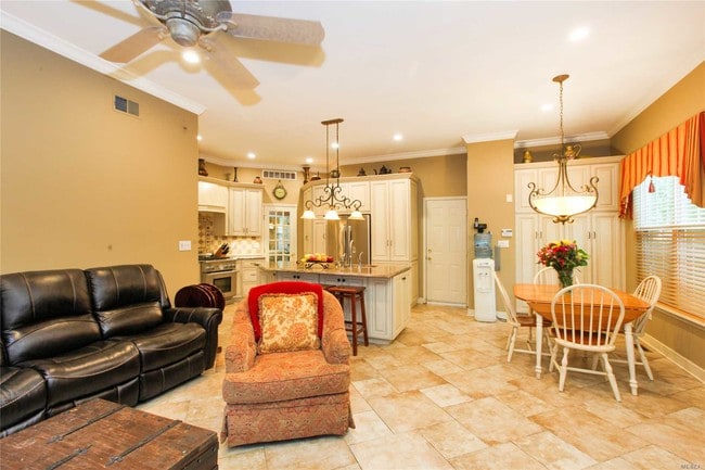 Building Photo - 22 Honeysuckle Ct