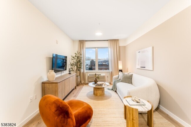 Building Photo - 431 Dr Martin Luther King Jr Blvd