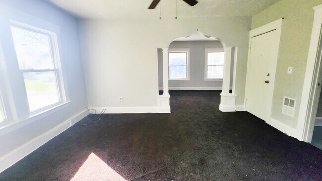 Foto del edificio - 9707 Dickens Ave