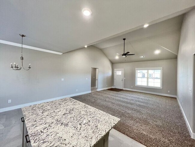 Foto del edificio - Single-Family Home- Desirable Cedarwood Plan