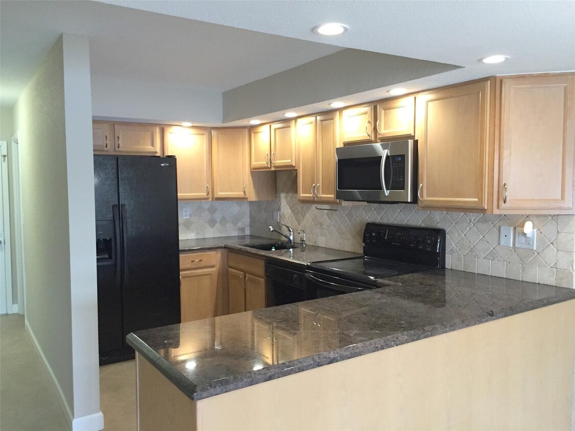 Photo - 1100 Crystal Lake Dr (Pompano Beach, FL)