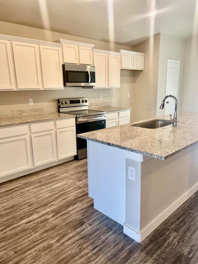 Building Photo - 3216 Aberdeen Ave