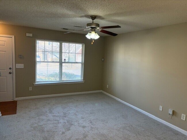 Foto del edificio - **ASK HOW YOU CAN MOVE IN WITH NO DECURITY DEPOSIT**306 Lauren Dr: 2-story, 3BD, 2.5BA home with ...