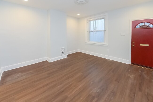 Building Photo - 2021 Dennie St