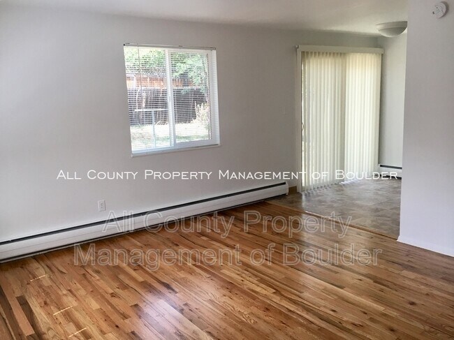 Foto del edificio - 1325 Hartford Dr