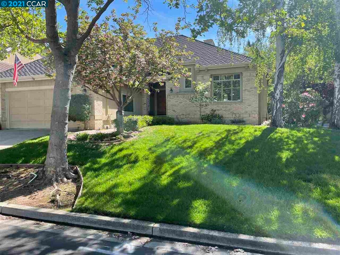Foto principal - 4100 Whispering Oaks Ln