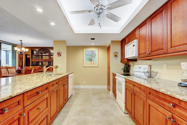 Building Photo - 450 Egret Cir