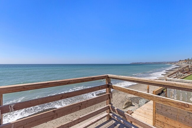 Building Photo - Beach front Home!