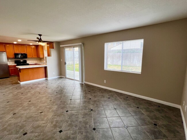 Building Photo - Two Story, 2 Bedroom 2.5 Bath House w/Cent...