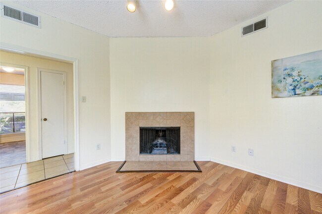Foto del edificio - 3741 Thistlemont Dr