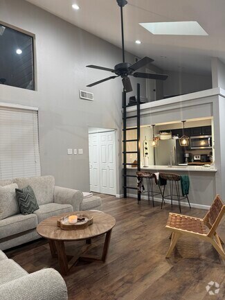 Building Photo - 7525 Holly Hill Dr