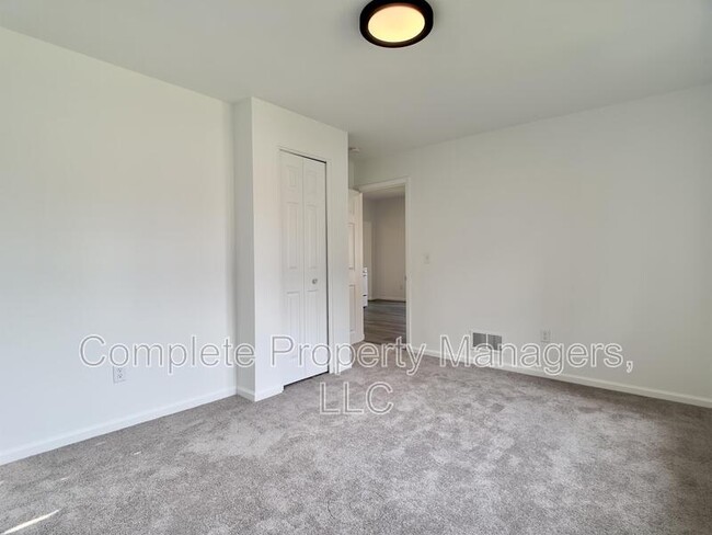 Foto del edificio - 247 E Fremont St