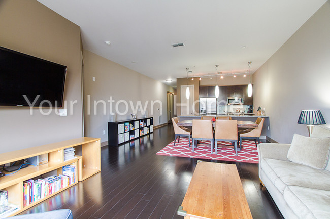 Foto del edificio - 200 N Highland Ave NE