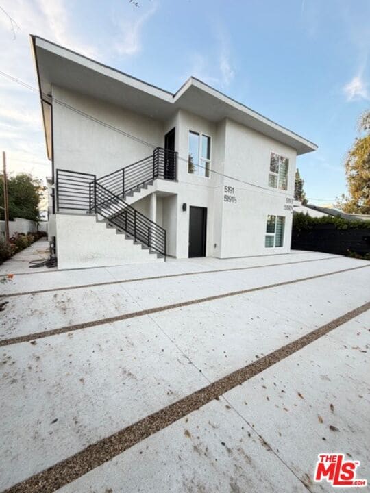 Building Photo - 5193-5193 Lindley Ave