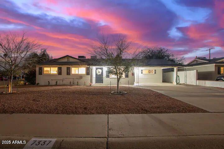 Foto principal - 7337 E Portland St