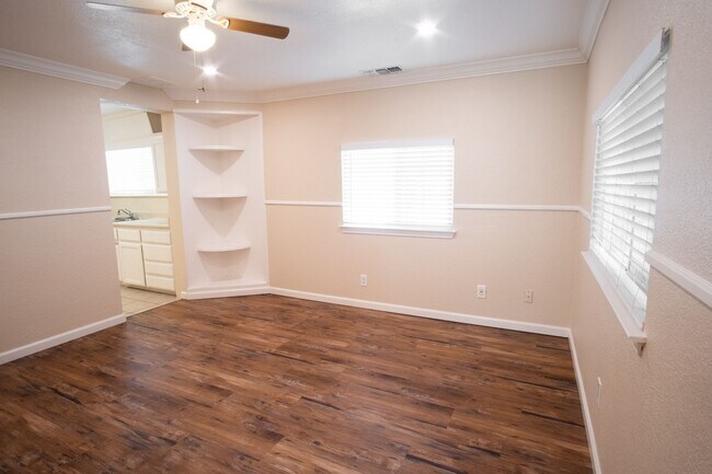 Foto del edificio - 150 S Lincoln St