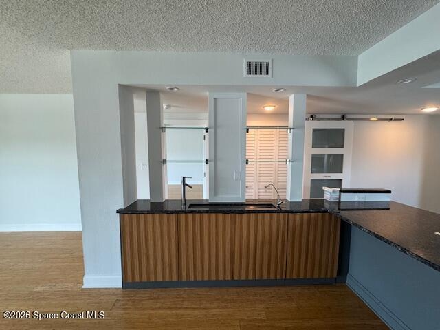 Foto del edificio - 1208 E River Dr