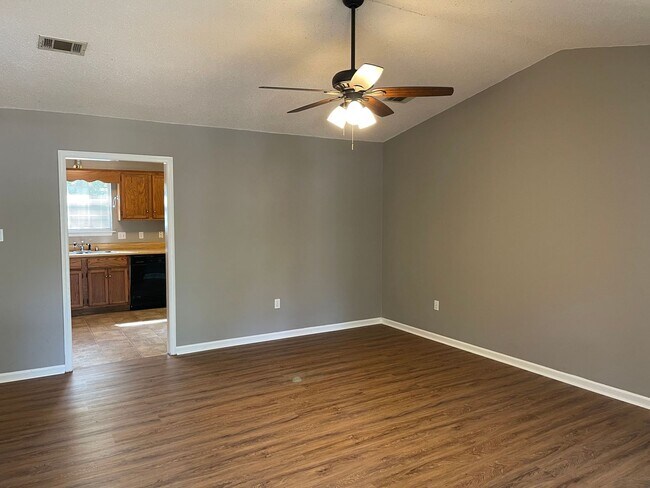 Building Photo - 716 Rosewood Dr