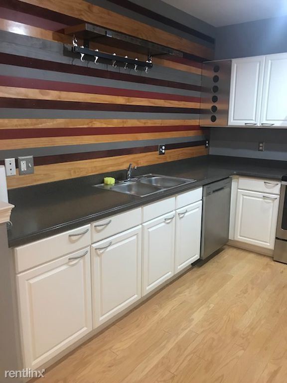 Foto del edificio - 3 br, 1.5 bath Townhome - 23980 Woodward Ave