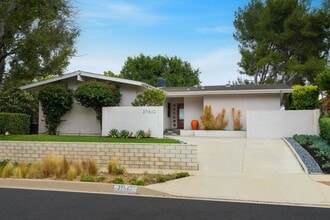 Building Photo - 27642 Avenida Del Mesa