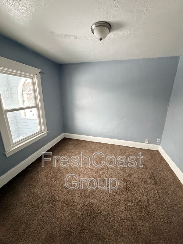 Foto del edificio - 3053 E 128th St