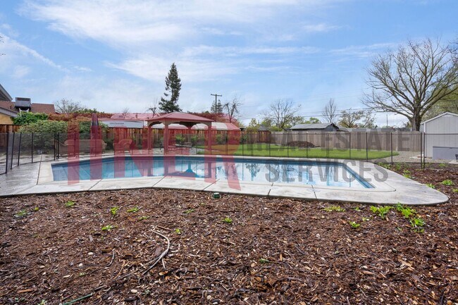 Building Photo - Beautiful Carmichael Home with POOL!