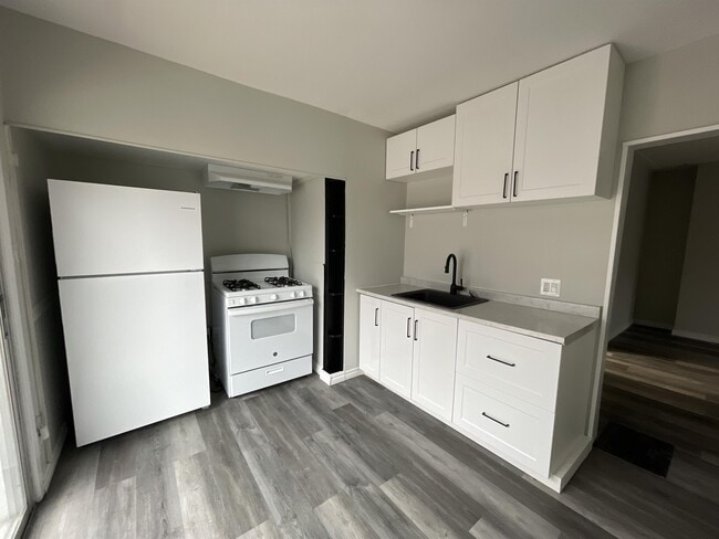 Building Photo - 133 Essex St