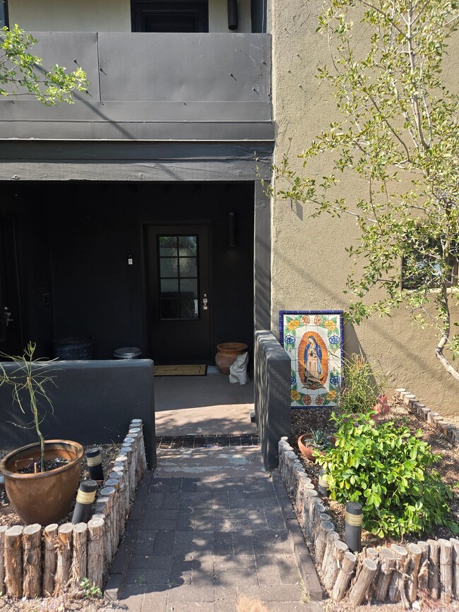 Building Photo - 335 Otero St