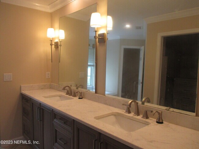 Foto del edificio - 3726 Reedpond Dr N