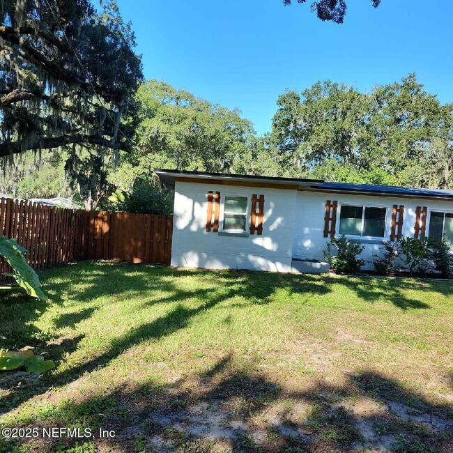 Foto del edificio - 1503 Broome St