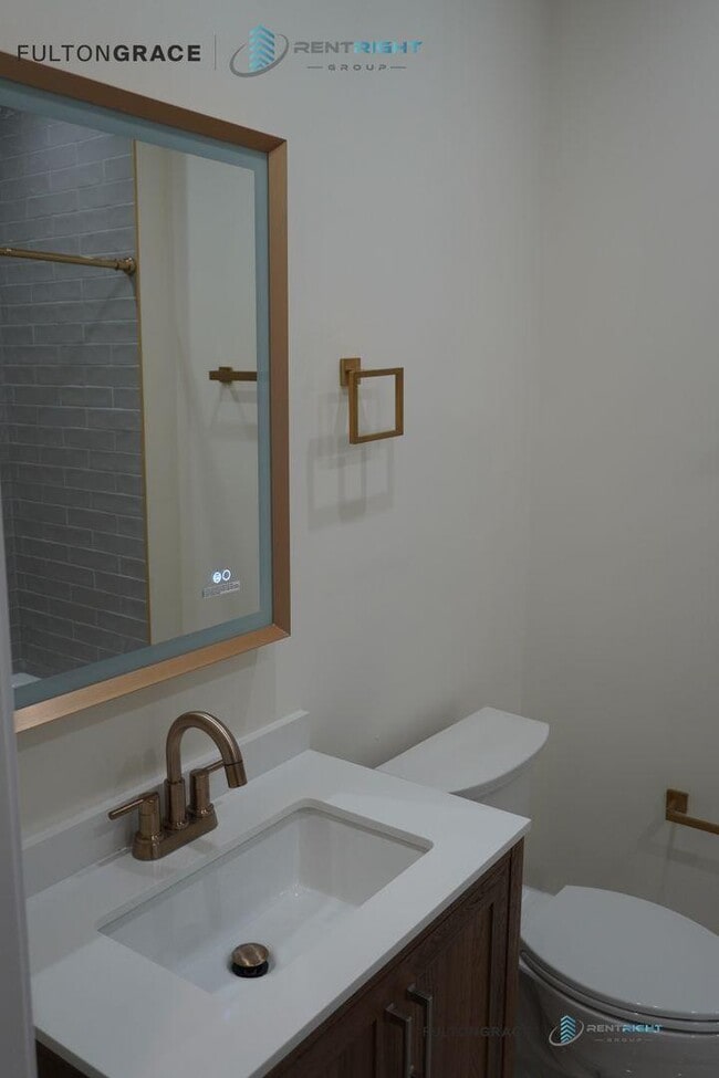 Building Photo - 5 bedroom in Chicago IL 60625