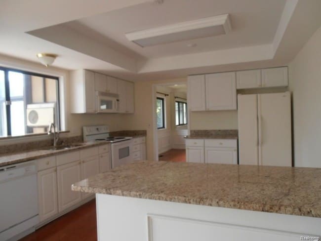 Building Photo - 5086 Falmouth Dr