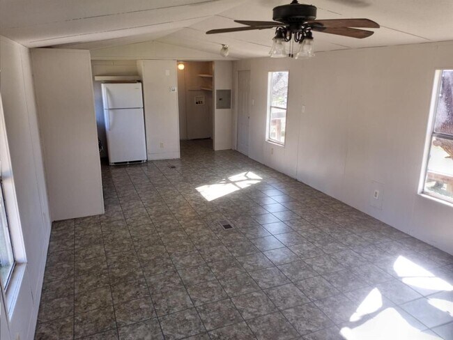 Foto del edificio - 136 Bullfrog Holw