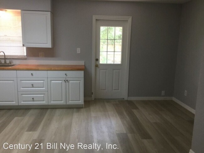 Foto del edificio - 4 br, 1.5 bath House - 14649 State Street