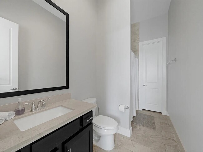 Foto del edificio - 1814 Thompson St