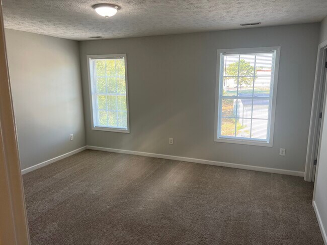 Building Photo - 204 Cude Ln