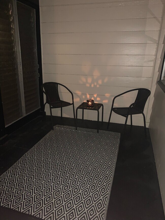 Private screened porch - 319 N Jefferson Ave