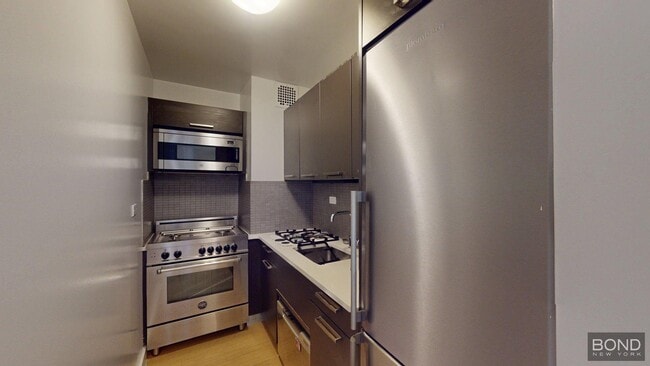Building Photo - 222 E 39th St