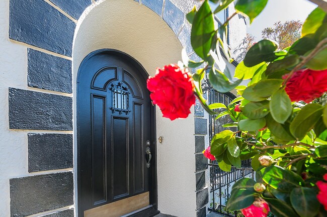 Foto del edificio - 216 S Orange Dr